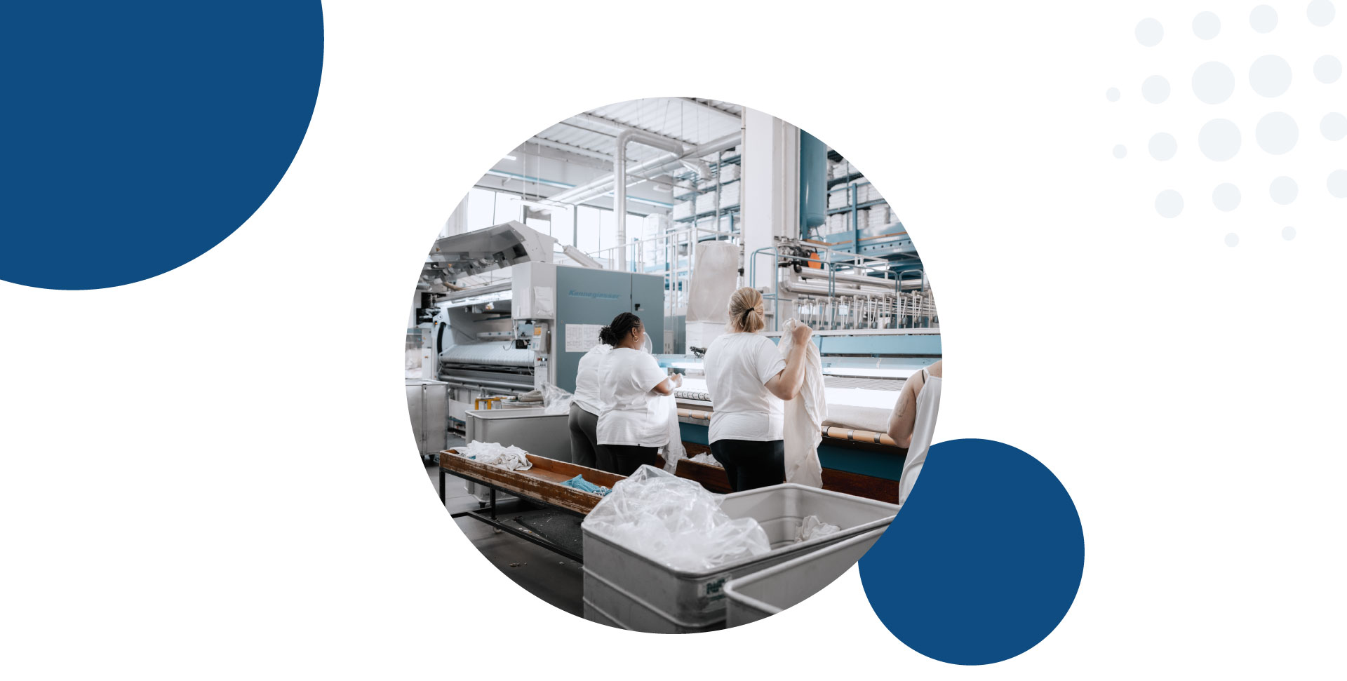 Banner-Lavanderia2D Banner-con-signore-che-lavorano-presso-lavanderia-2d