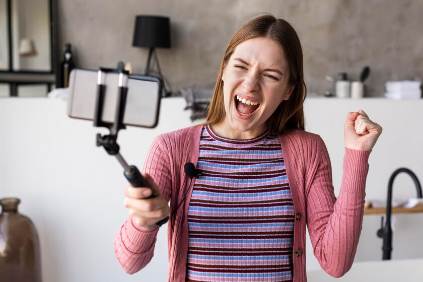 blogger-happy-record-video-home