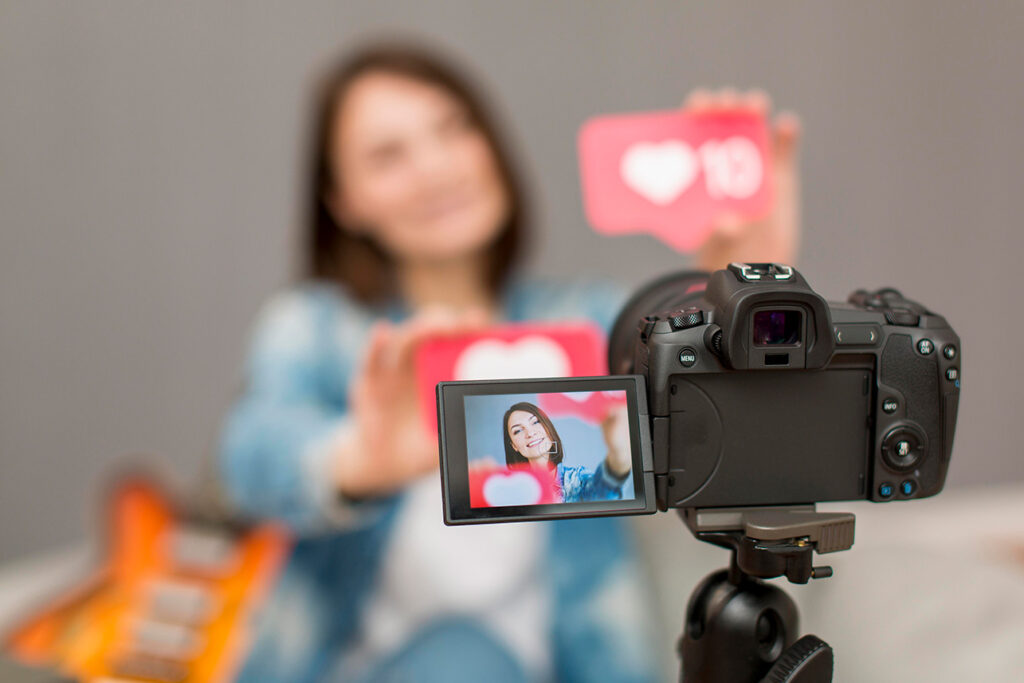 close-up-camera-tripod-recording-blogger